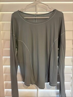 Women’s Lululemon size 12 top in great condition  Grey and light blue color